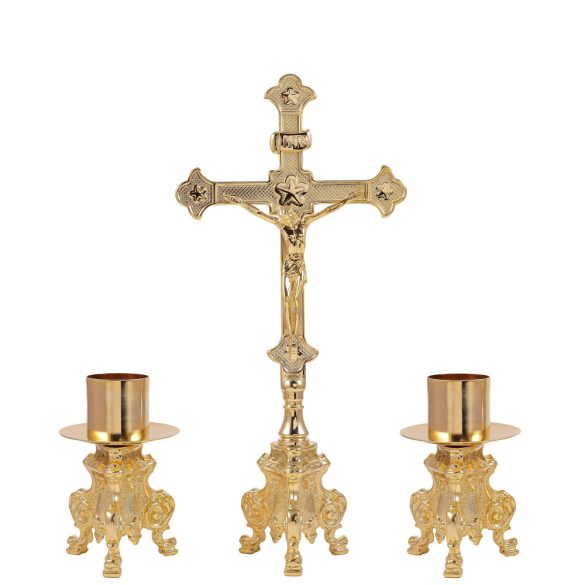 Oltárkereszt gyertyatartókkal