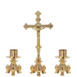 Oltárkereszt gyetyatartókkal