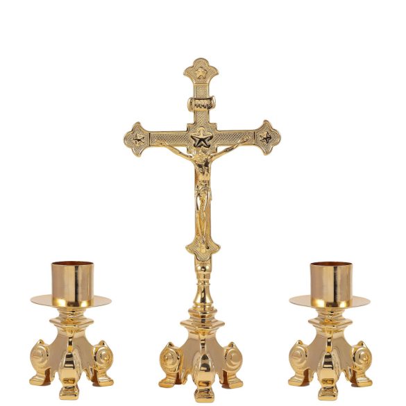 Oltárkereszt gyetyatartókkal