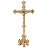 Oltárkereszt gyetyatartókkal