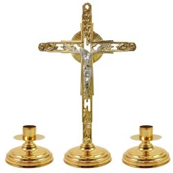 Oltárkereszt gyertyatartókkal