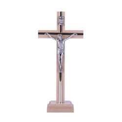 Drveni križ s korpusom na stalku 26 cm
